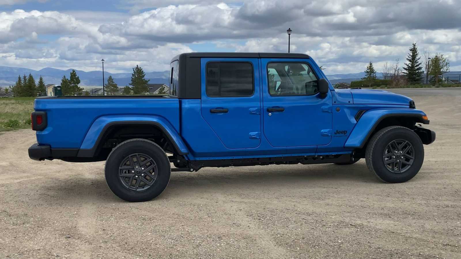Thumbnail: 2026 Jeep Gladiator - 9