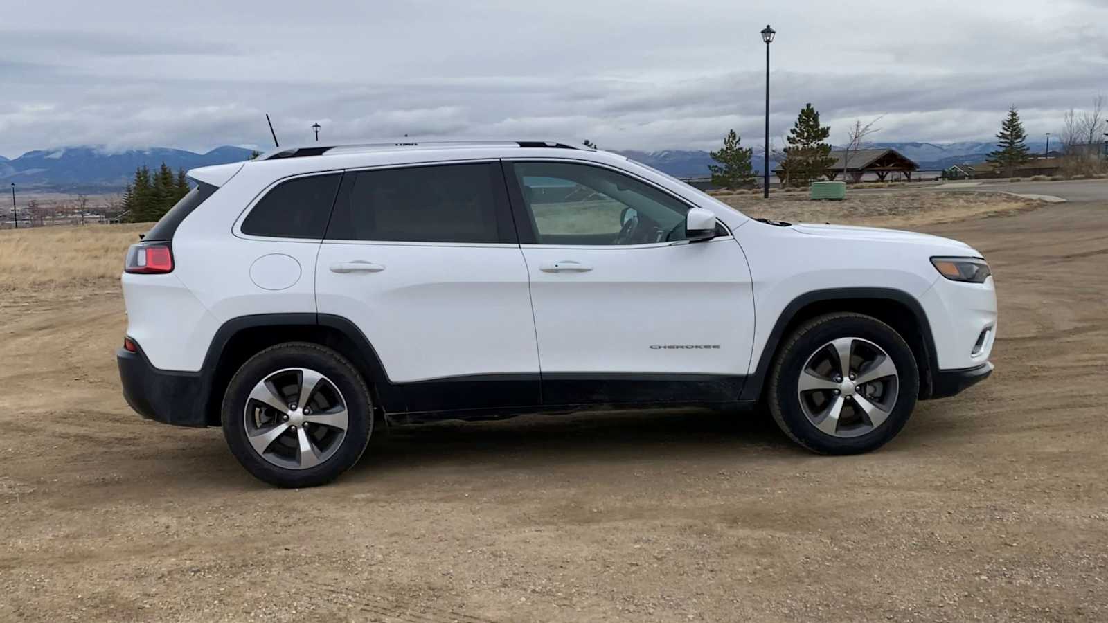 Thumbnail: 2019 Jeep Cherokee - 9