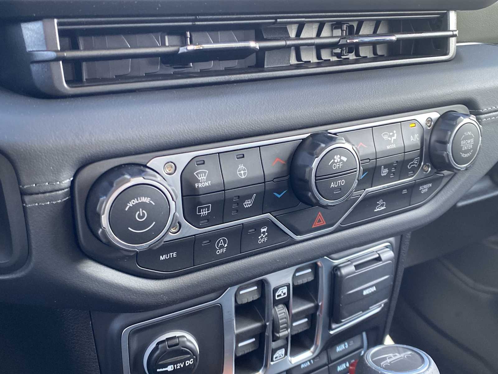 Thumbnail: 2026 Jeep Gladiator - 24