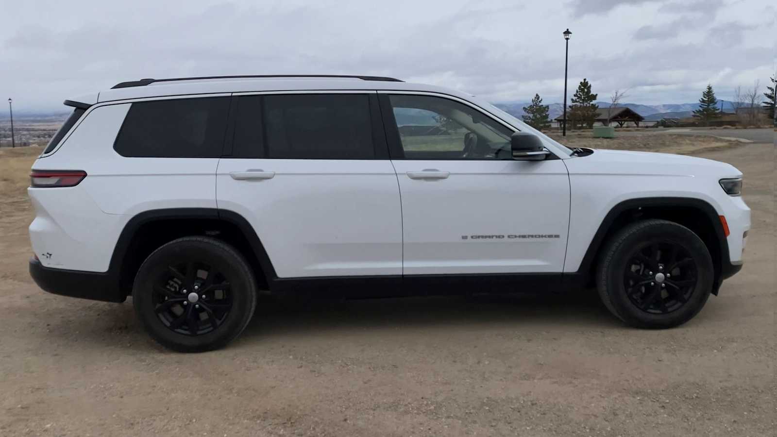 Thumbnail: 2022 Jeep Grand Cherokee - 9