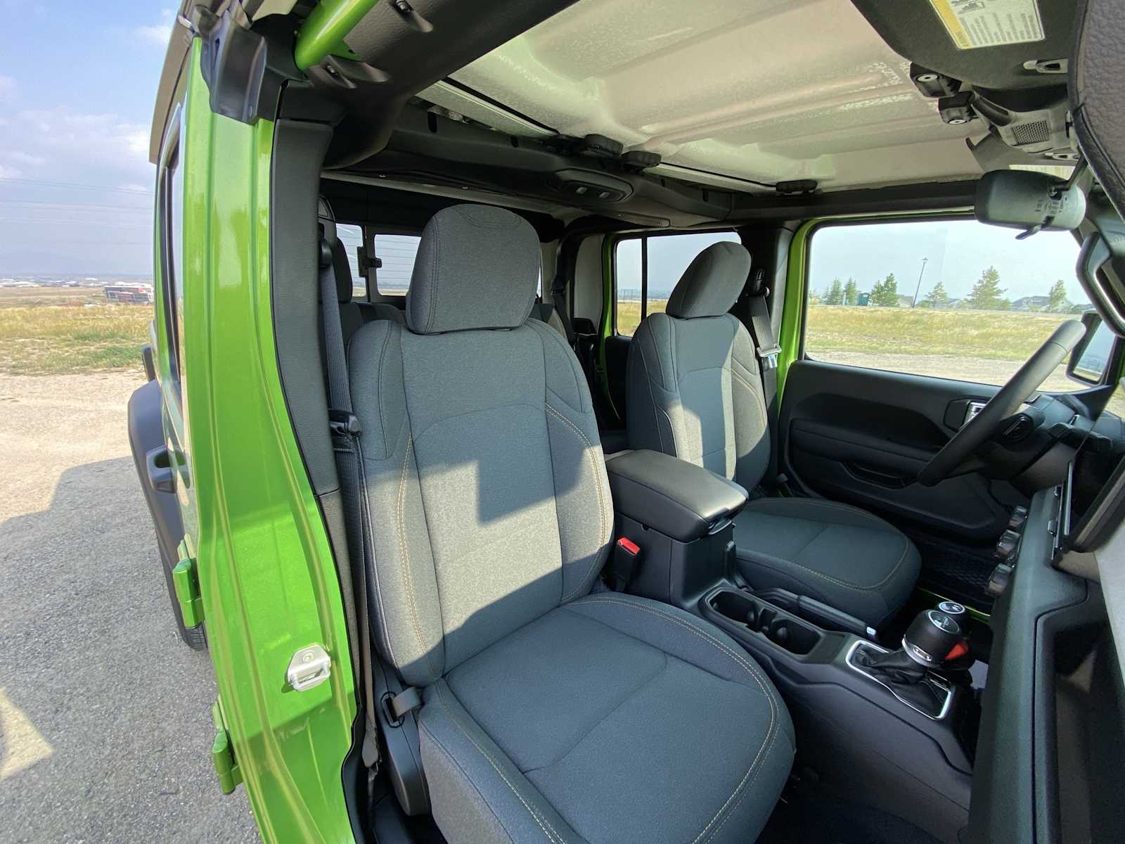 Thumbnail: 2025 Jeep Gladiator - 17