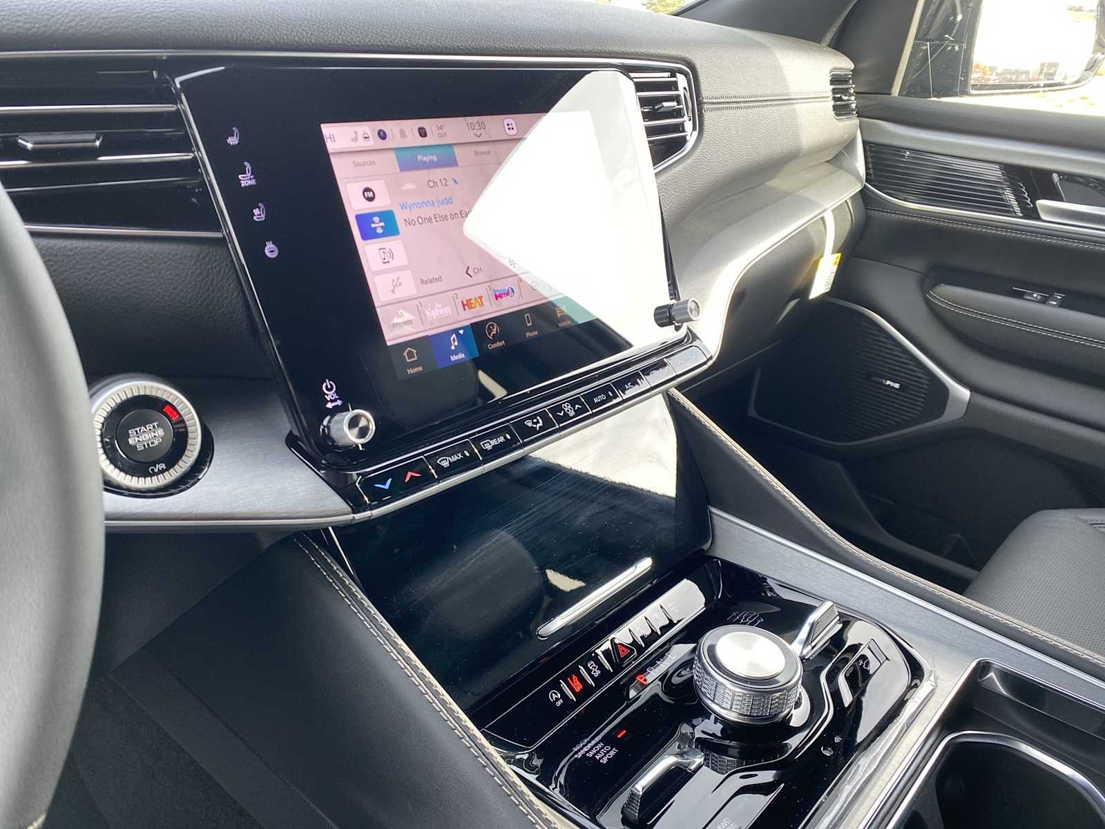 Thumbnail: 2025 Jeep Wagoneer - 19