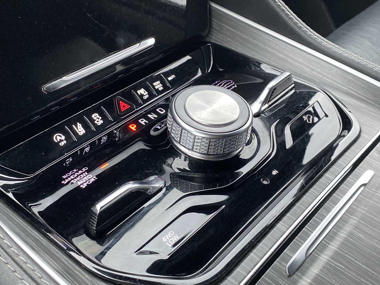 Thumbnail: 2024 Jeep Wagoneer - 19