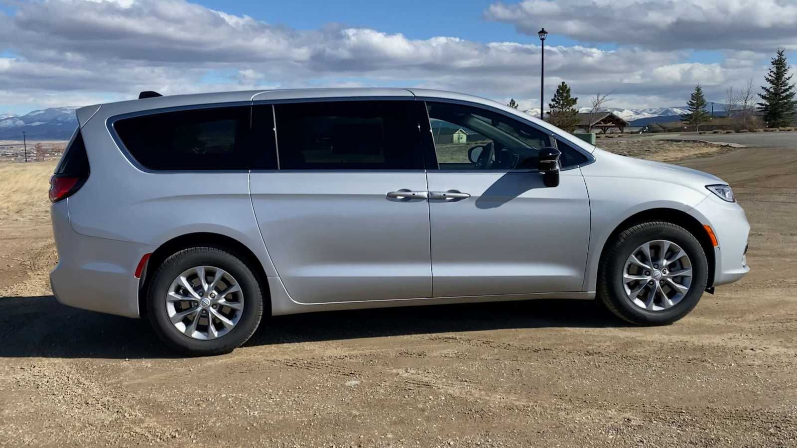 Thumbnail: 2026 Chrysler Pacifica - 9