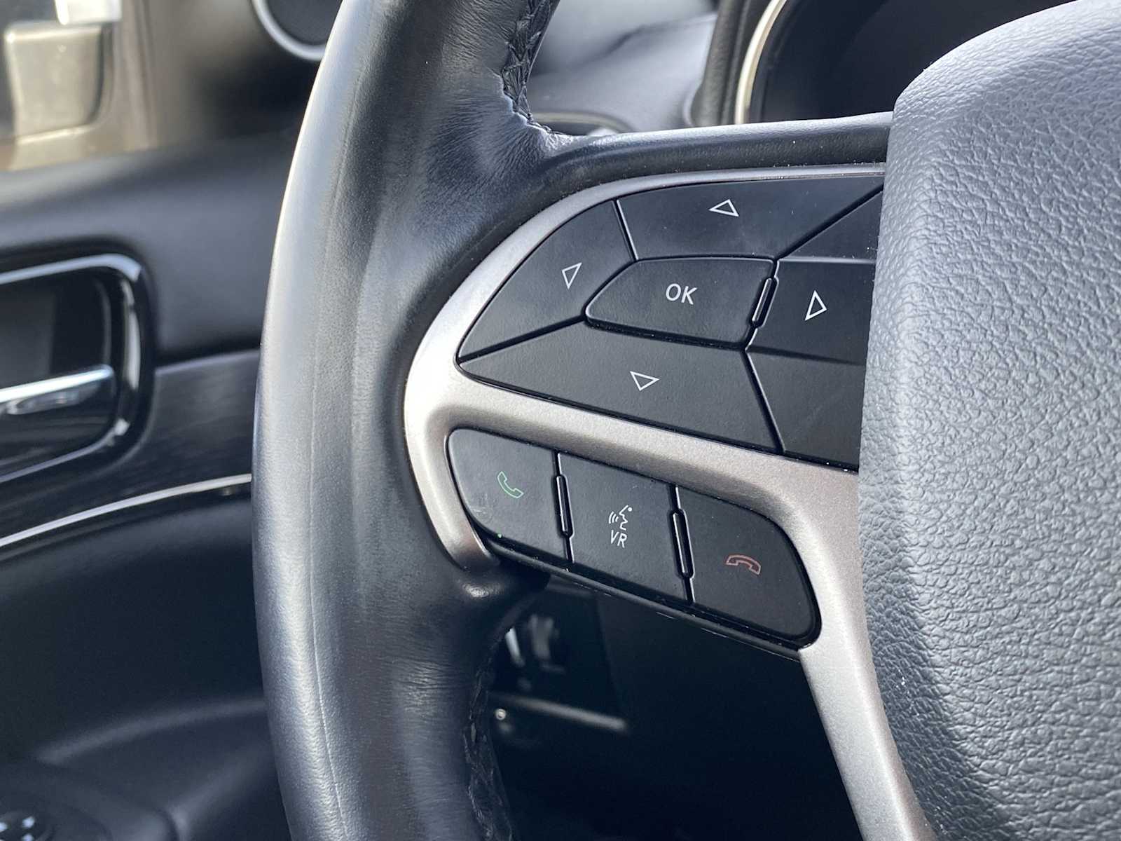 Thumbnail: 2020 Jeep Grand Cherokee - 25