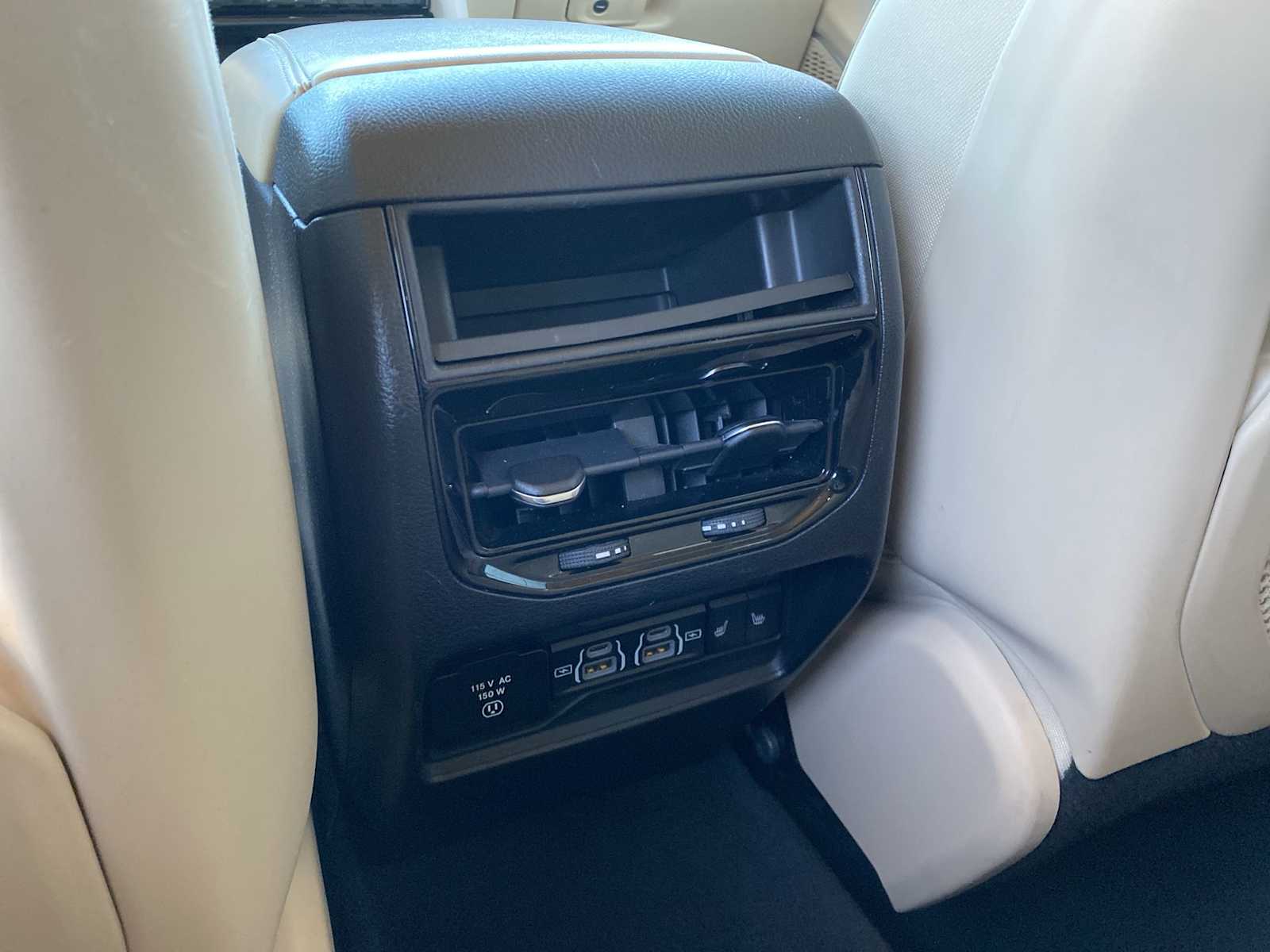 Thumbnail: 2022 Jeep Grand Cherokee - 34