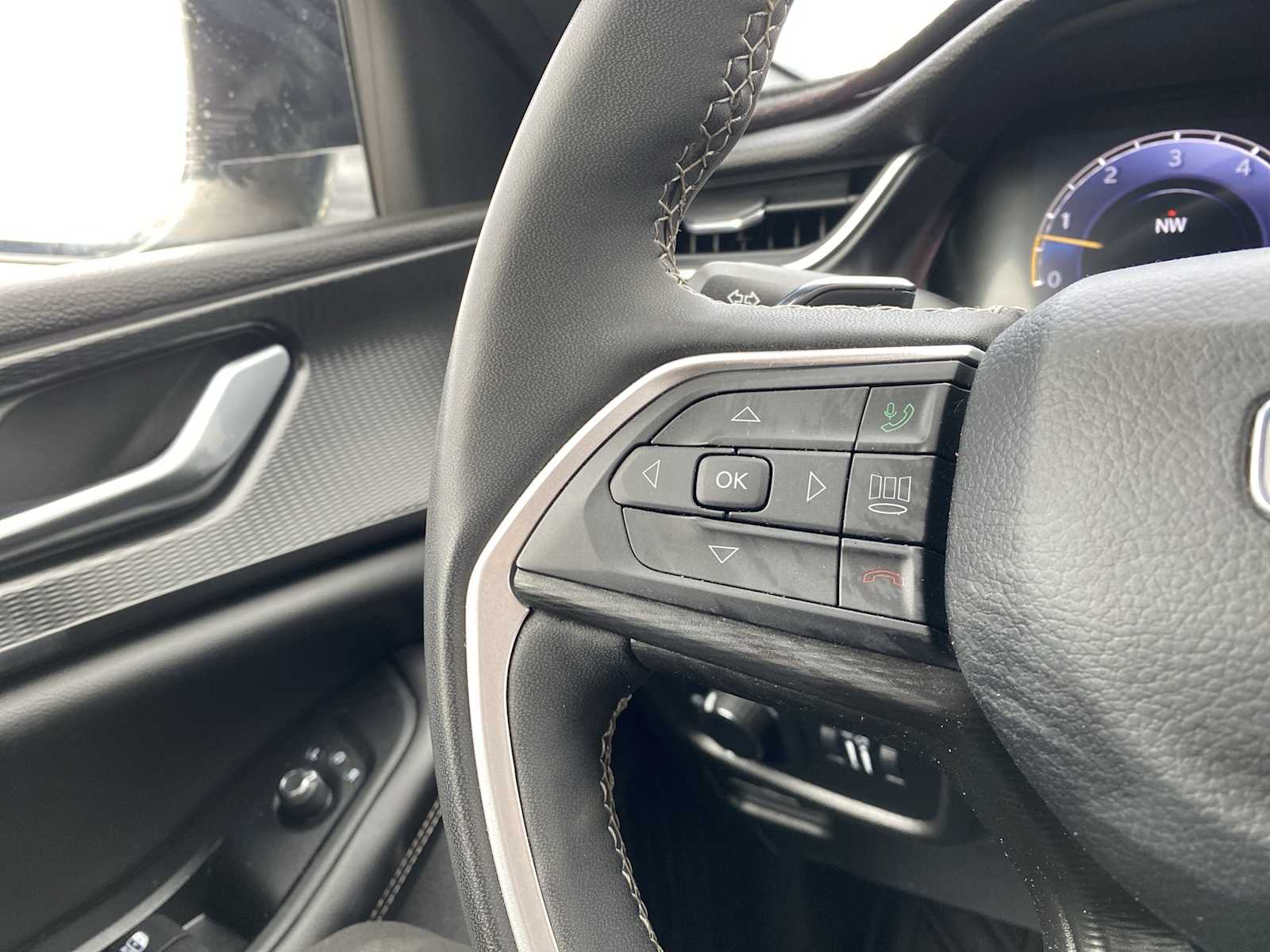 Thumbnail: 2023 Jeep Grand Cherokee - 26