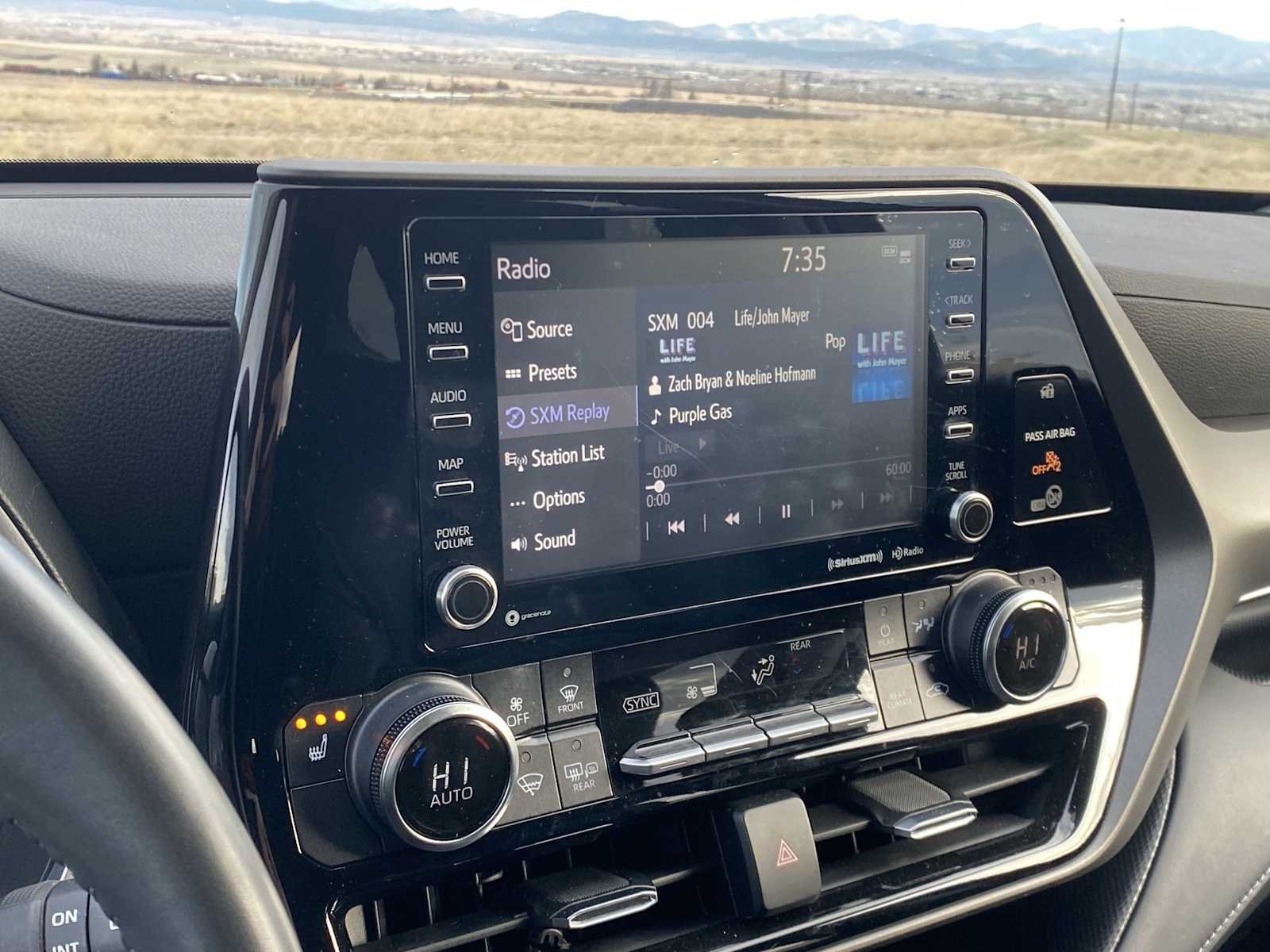 Thumbnail: 2022 Toyota Highlander - 28