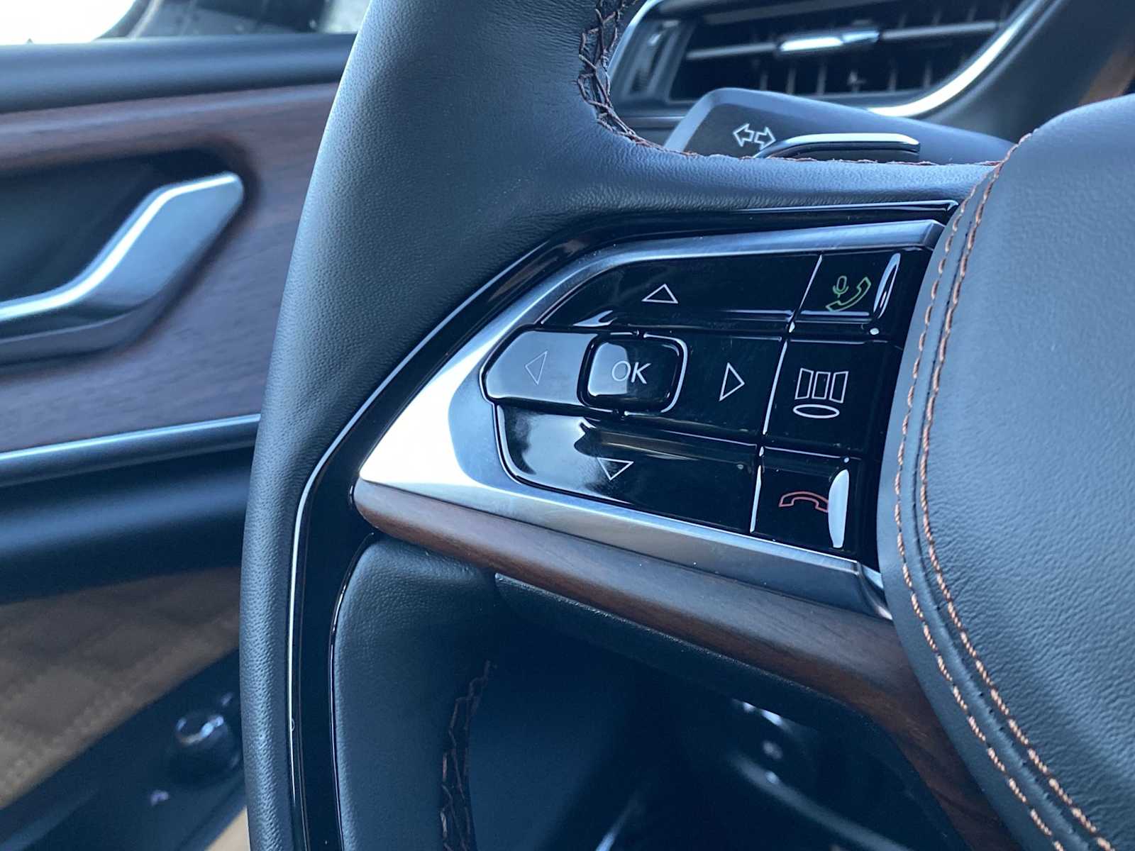 Thumbnail: 2025 Jeep Grand Cherokee - 24