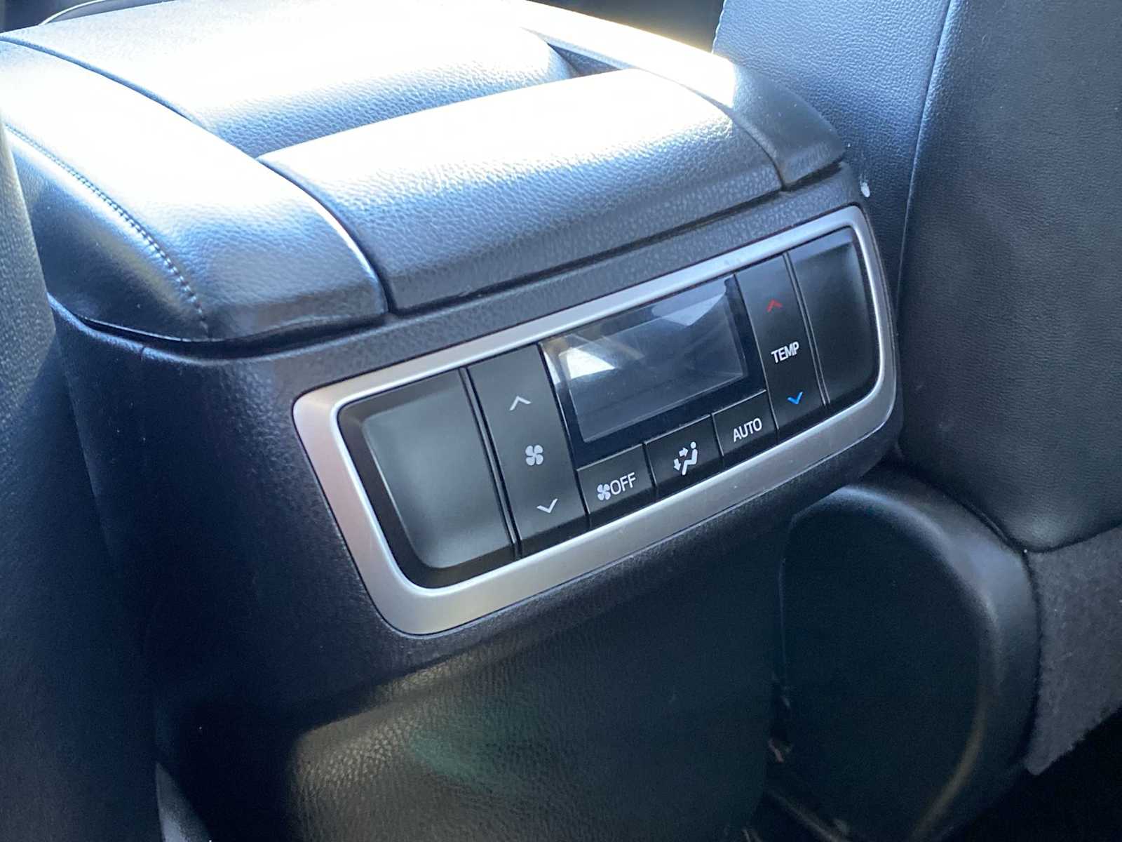 Thumbnail: 2018 Toyota Highlander - 35