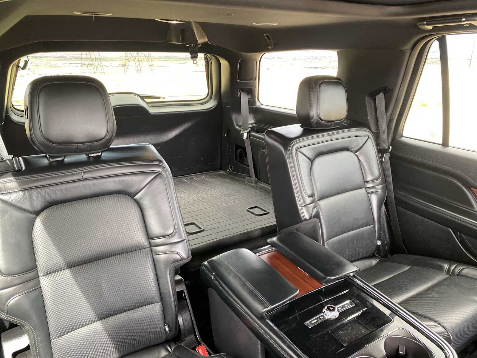 Thumbnail: 2020 Lincoln Navigator - 24