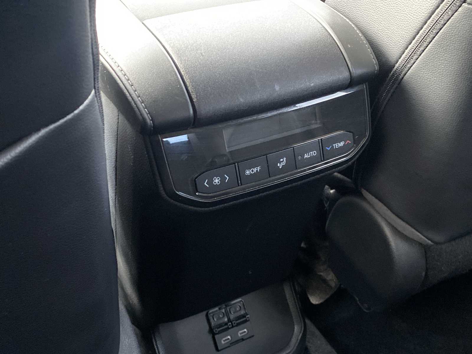 Thumbnail: 2022 Toyota Highlander - 36