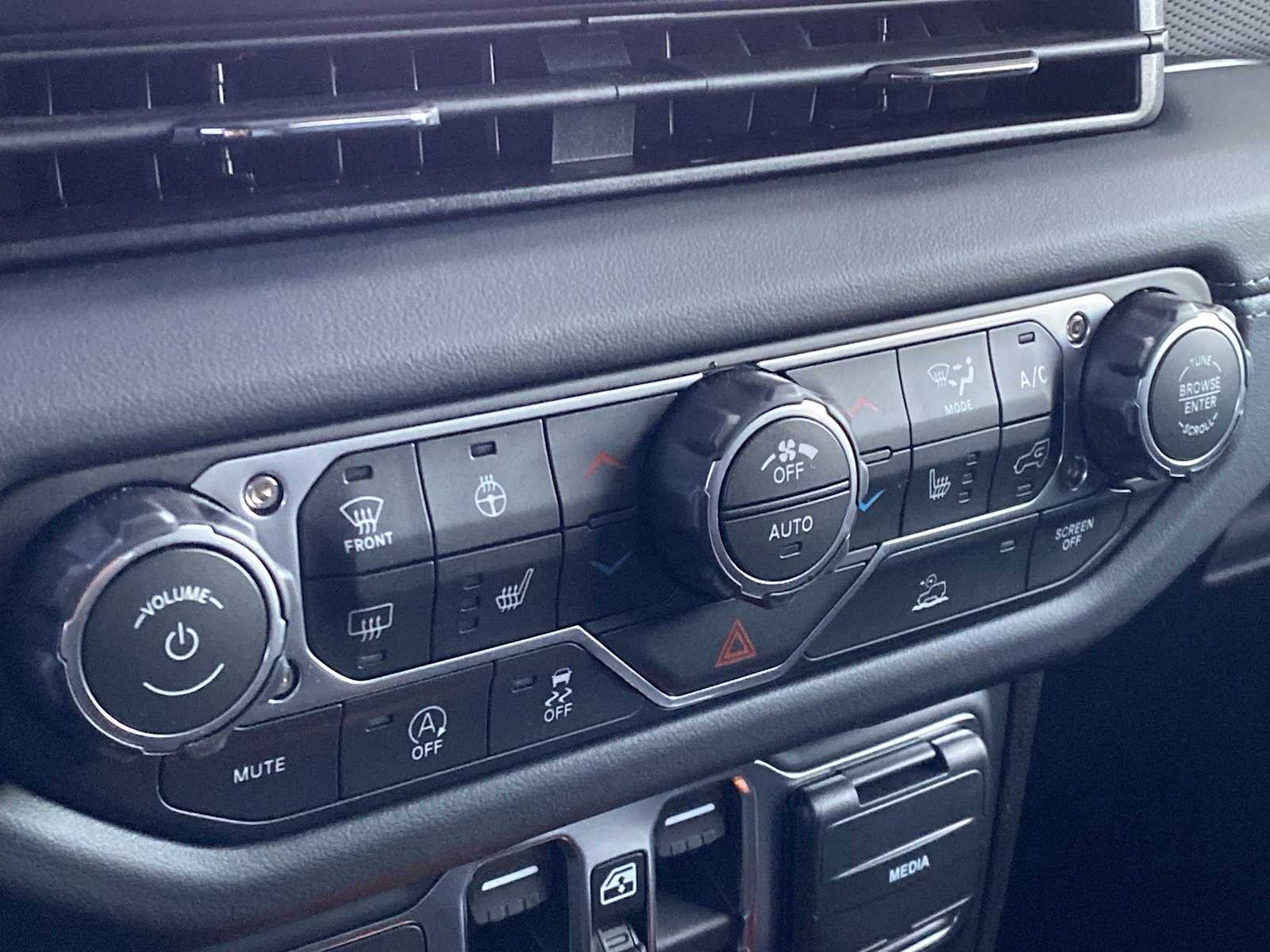 Thumbnail: 2026 Jeep Wrangler - 27