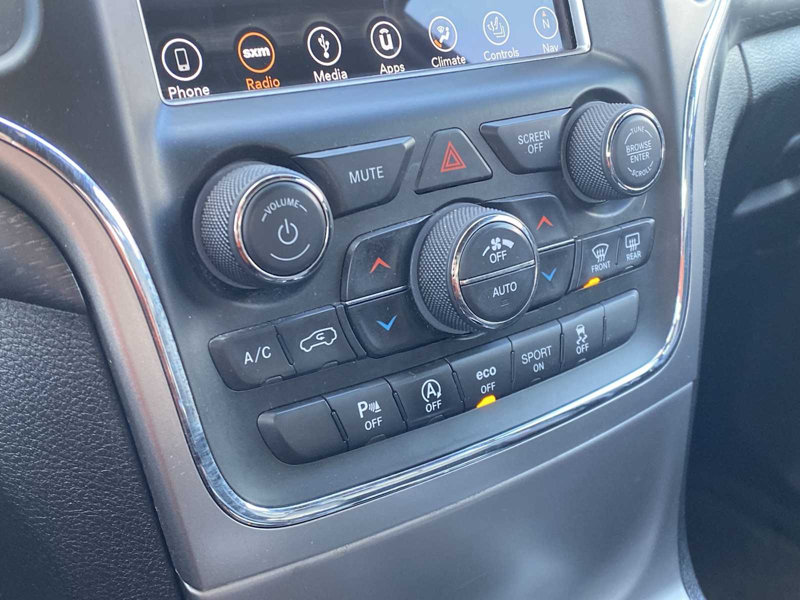 Thumbnail: 2018 Jeep Grand Cherokee - 24