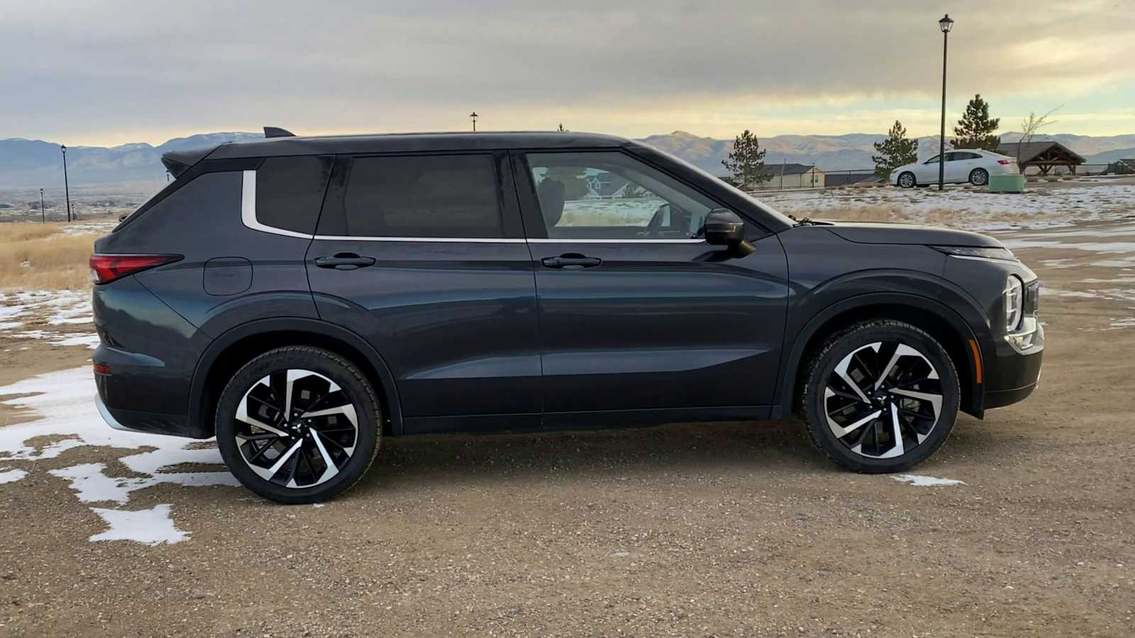 Thumbnail: 2024 Mitsubishi Outlander - 9