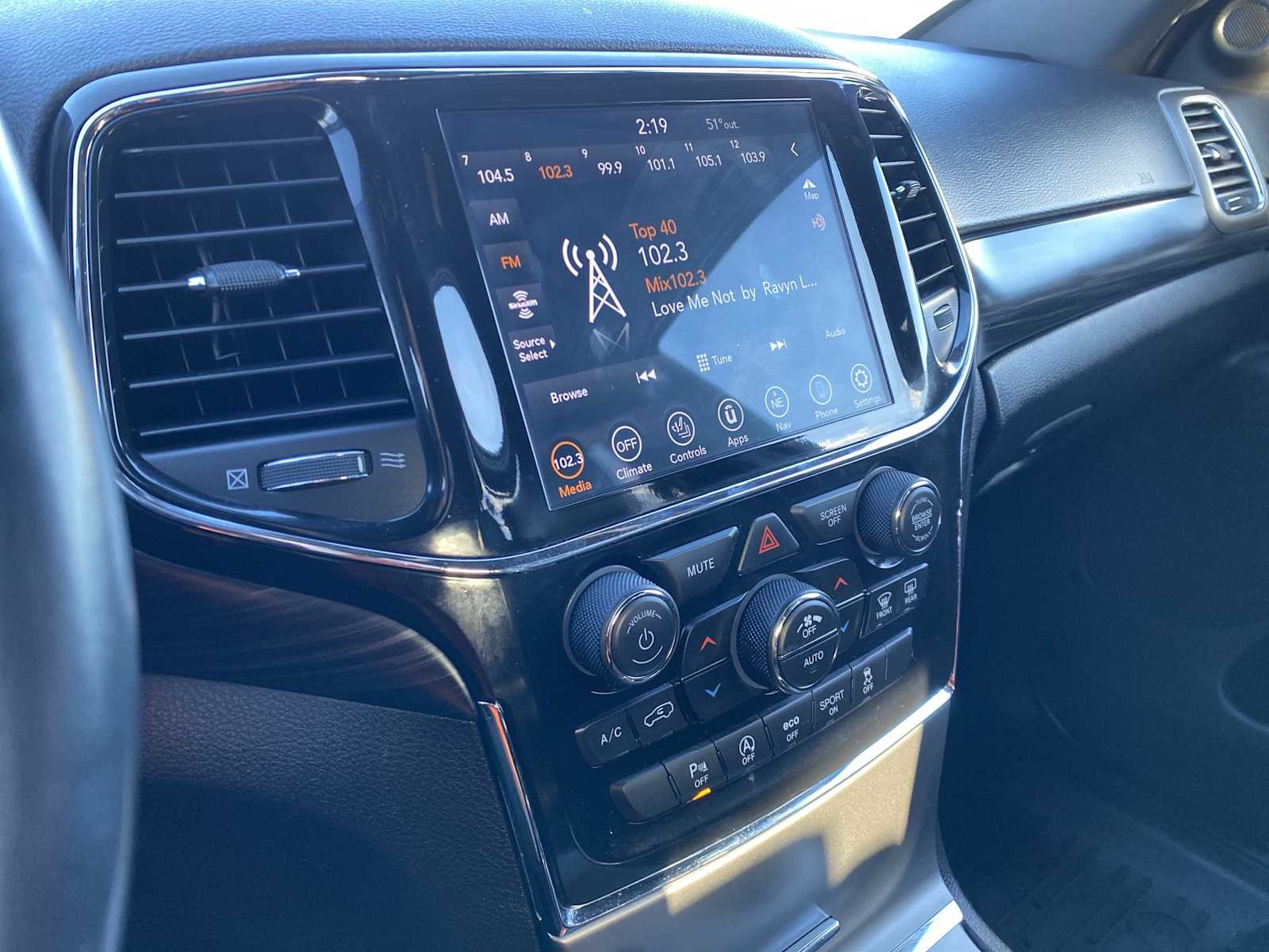 Thumbnail: 2021 Jeep Grand Cherokee - 18