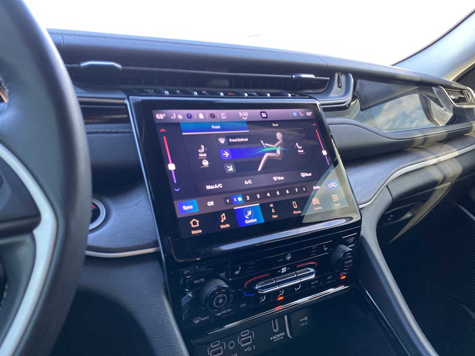 Thumbnail: 2022 Jeep Grand Cherokee - 24