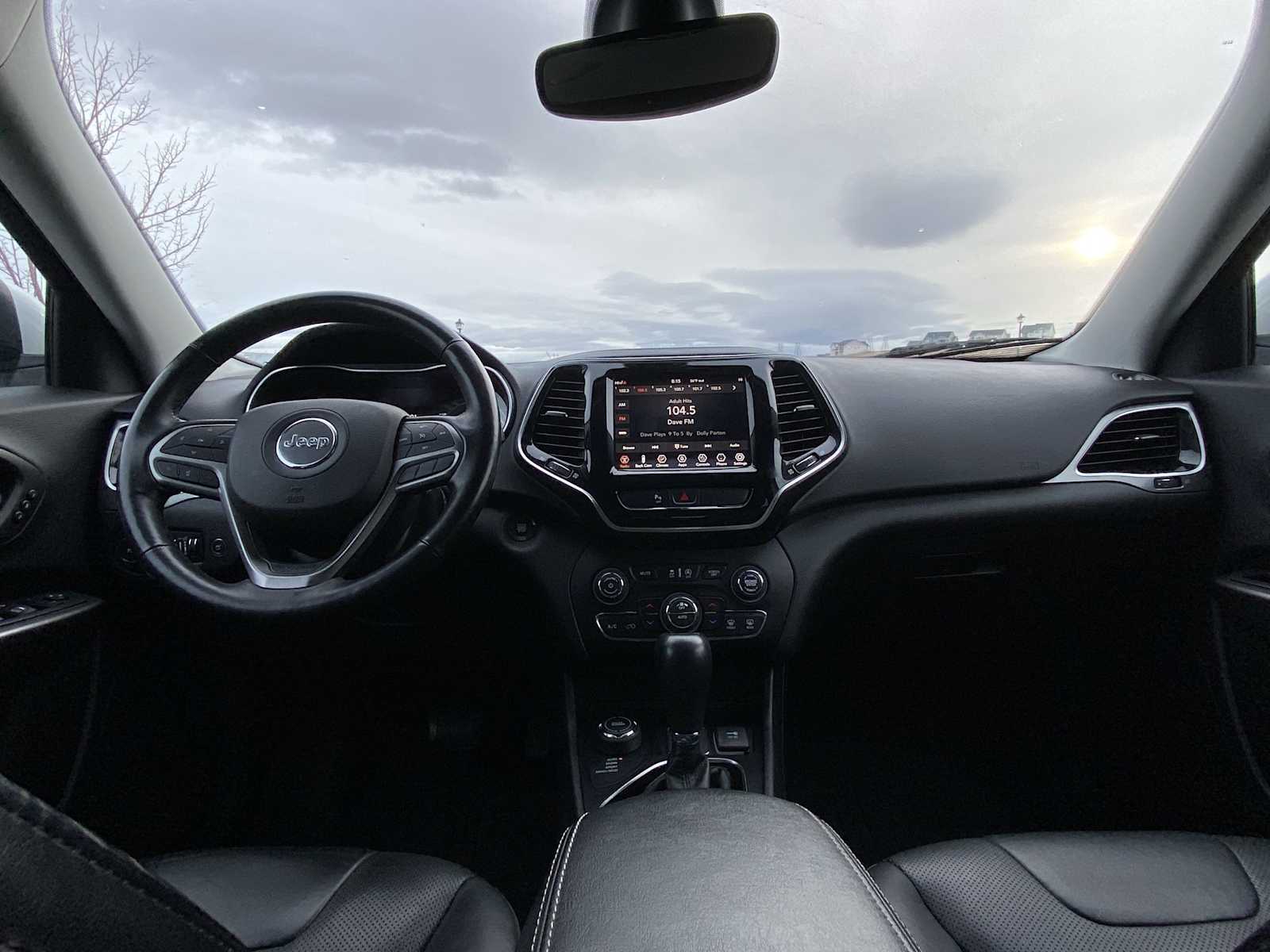 Thumbnail: 2019 Jeep Cherokee - 16