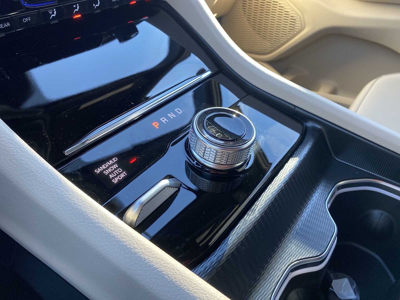 Thumbnail: 2025 Jeep Grand Cherokee - 18