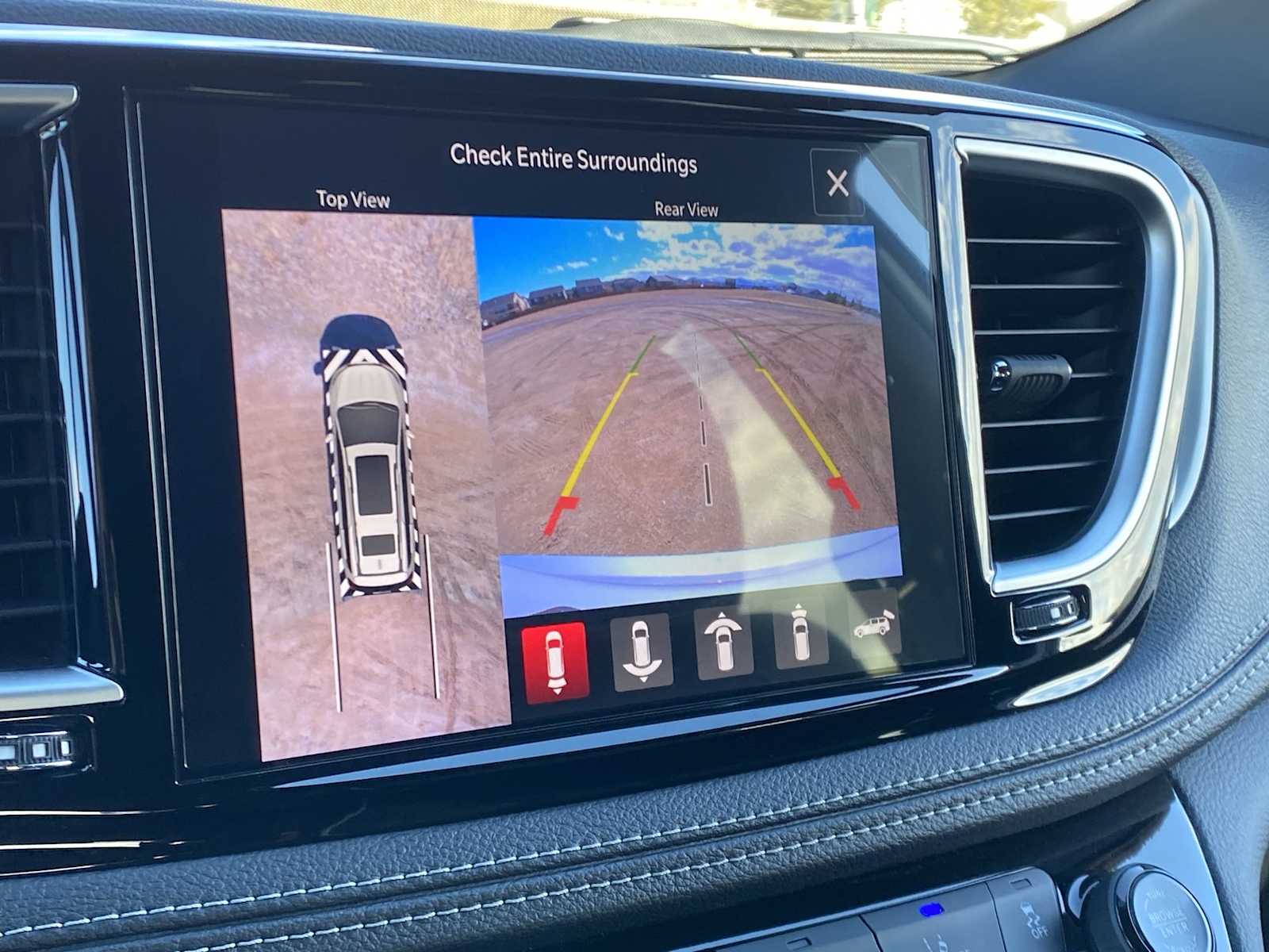 Thumbnail: 2026 Chrysler Pacifica - 28