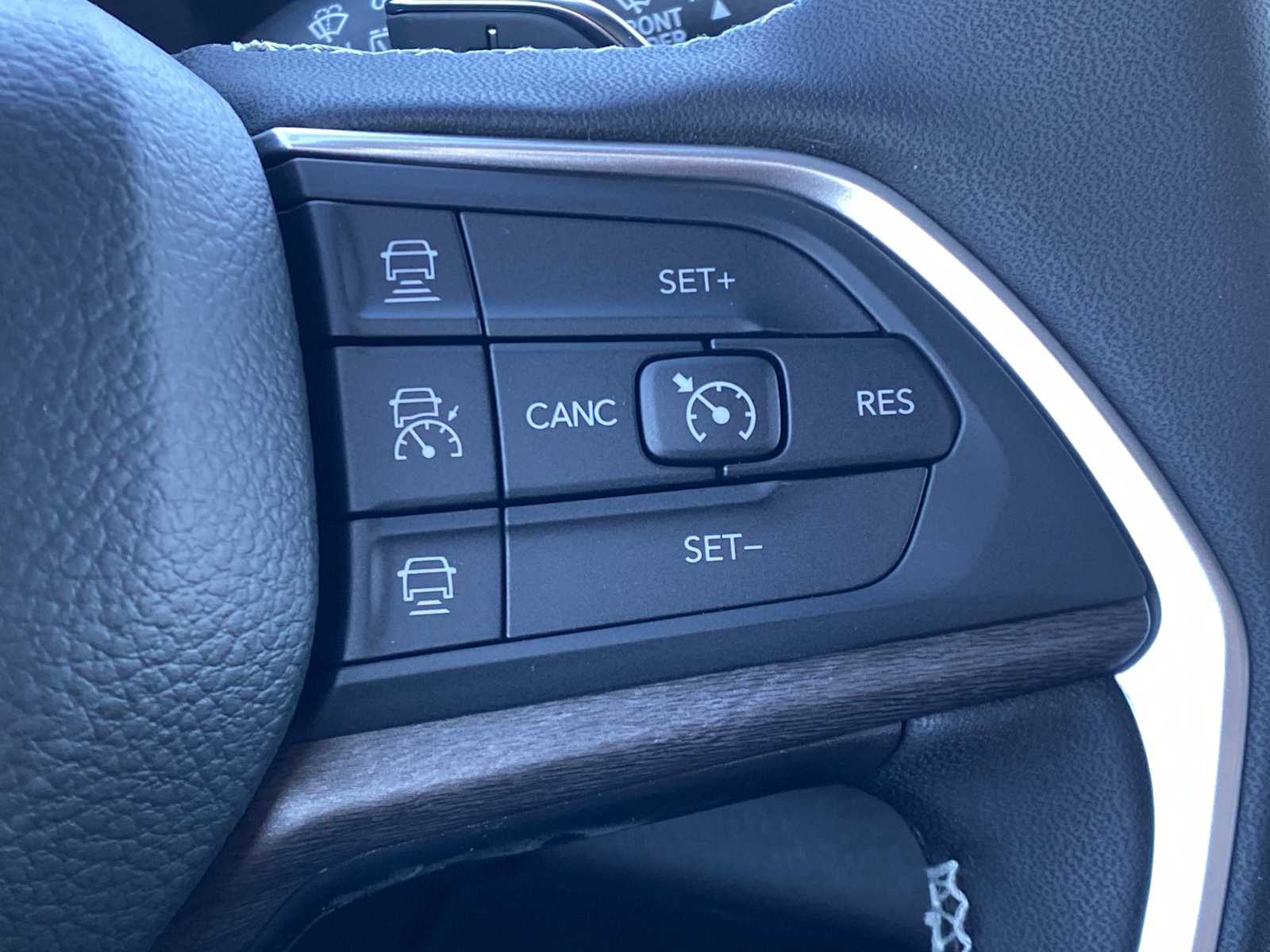 Thumbnail: 2025 Jeep Grand Cherokee - 24