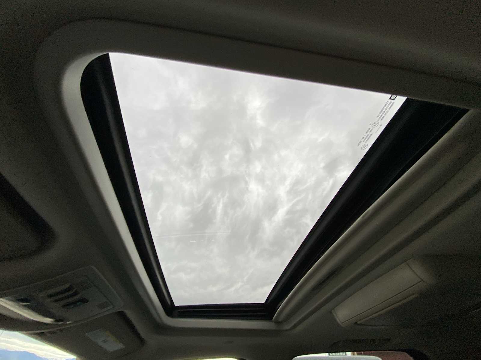 Thumbnail: 2011 GMC Yukon XL - 26