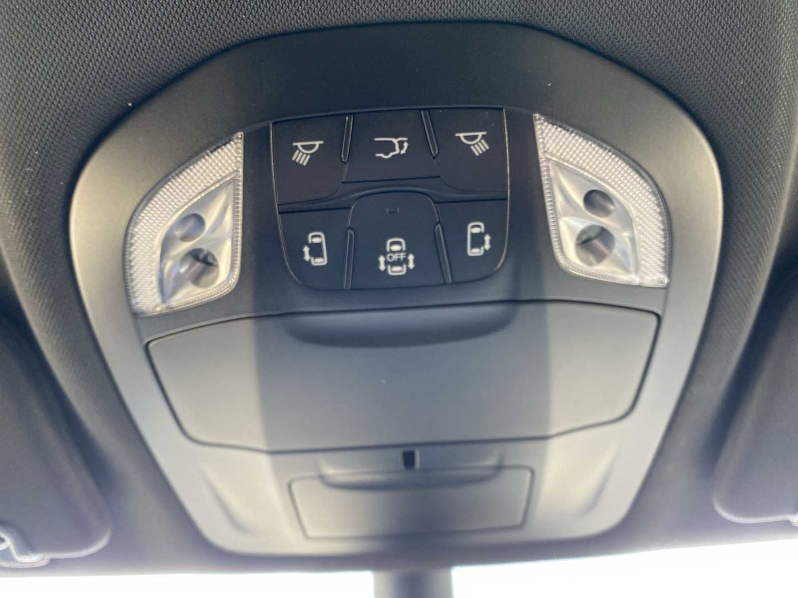 Thumbnail: 2026 Chrysler Pacifica - 25