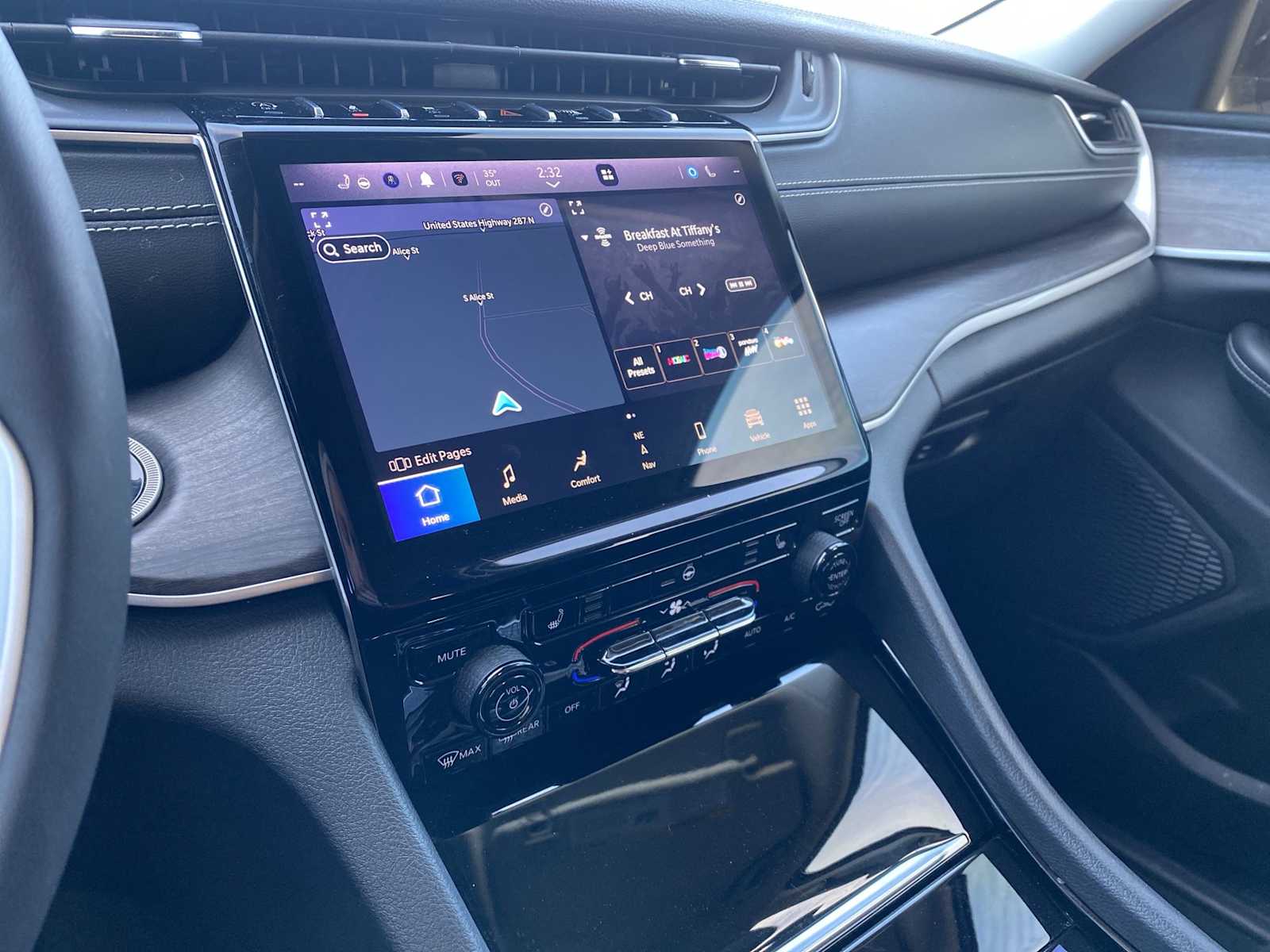 Thumbnail: 2023 Jeep Grand Cherokee - 22