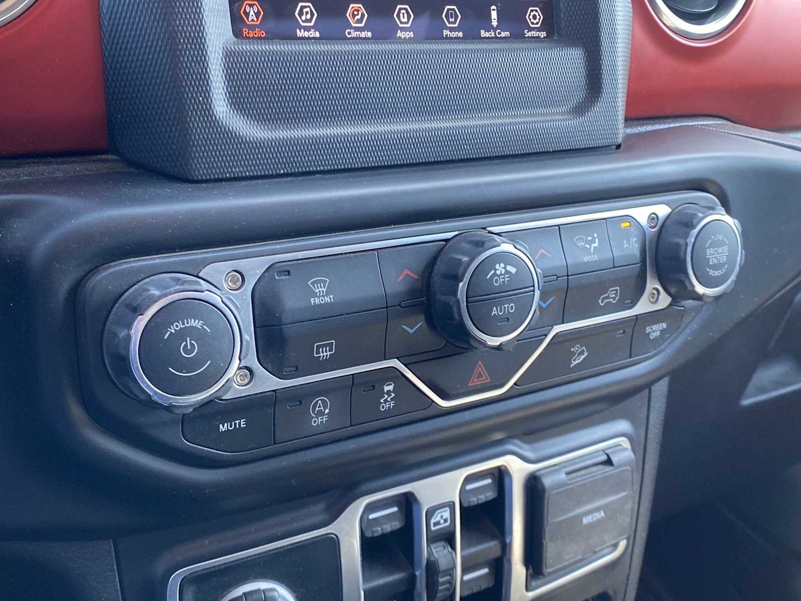 Thumbnail: 2020 Jeep Wrangler - 27