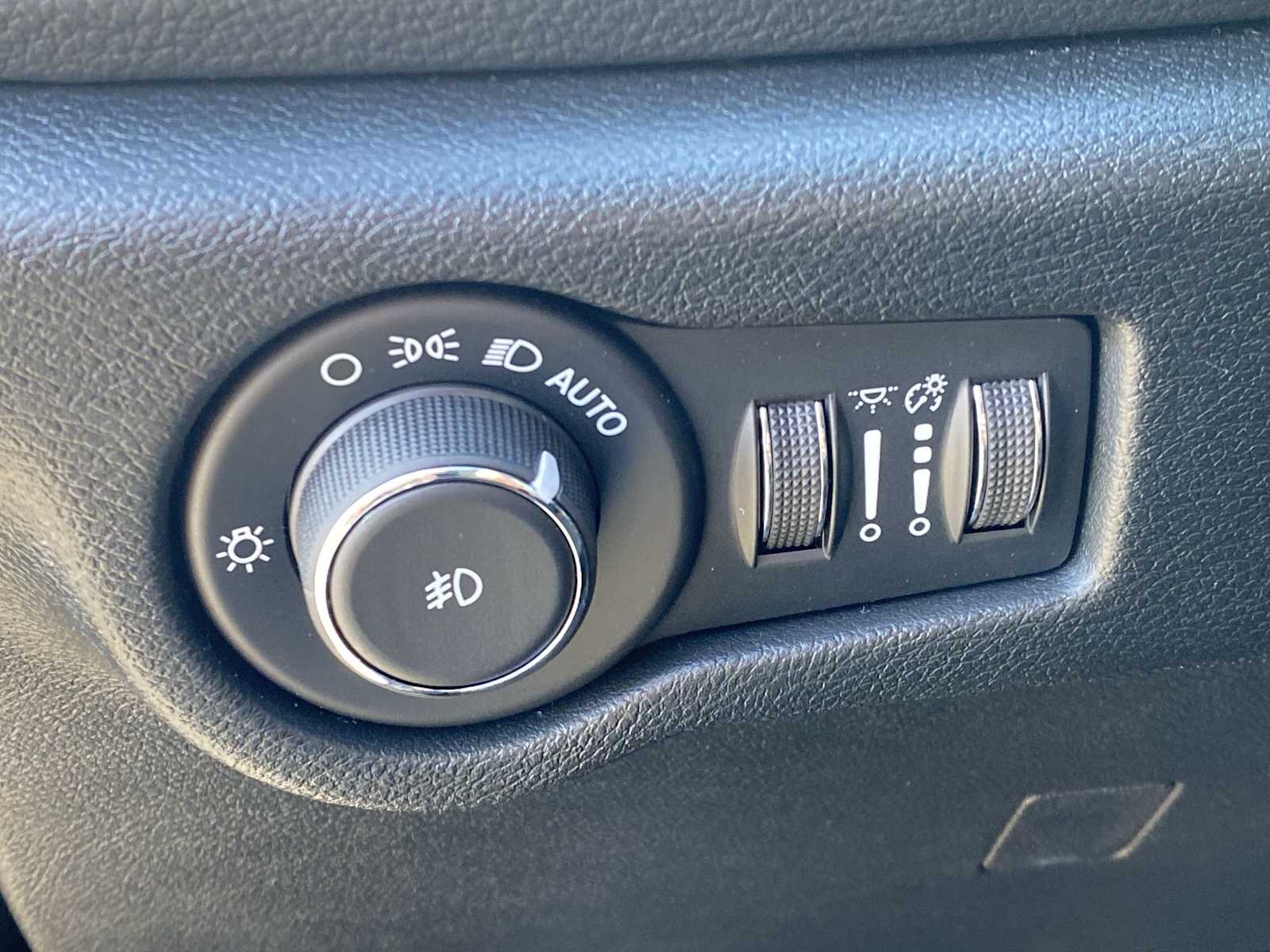 Thumbnail: 2026 Chrysler Pacifica - 22