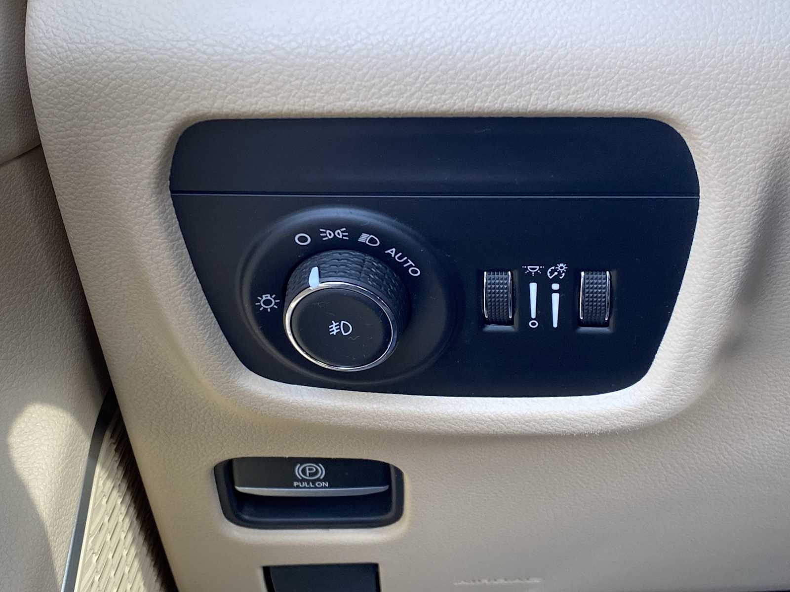 Thumbnail: 2022 Jeep Grand Cherokee - 22