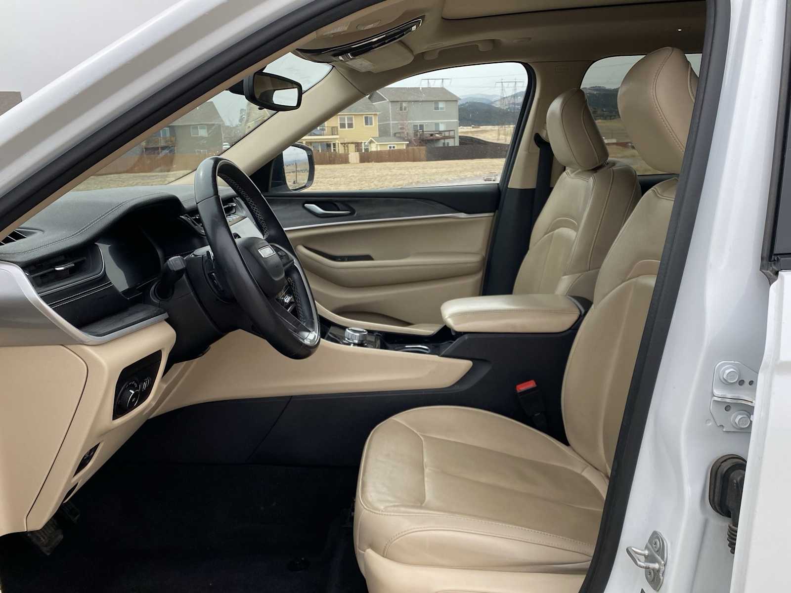 Thumbnail: 2022 Jeep Grand Cherokee - 17