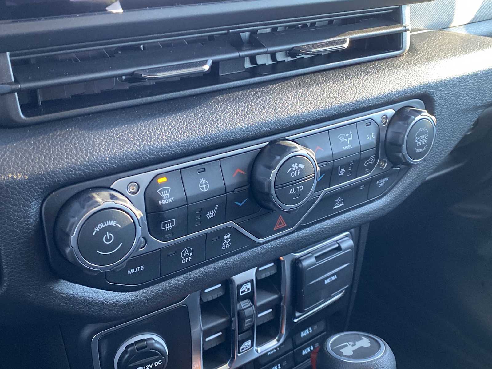 Thumbnail: 2026 Jeep Wrangler - 26