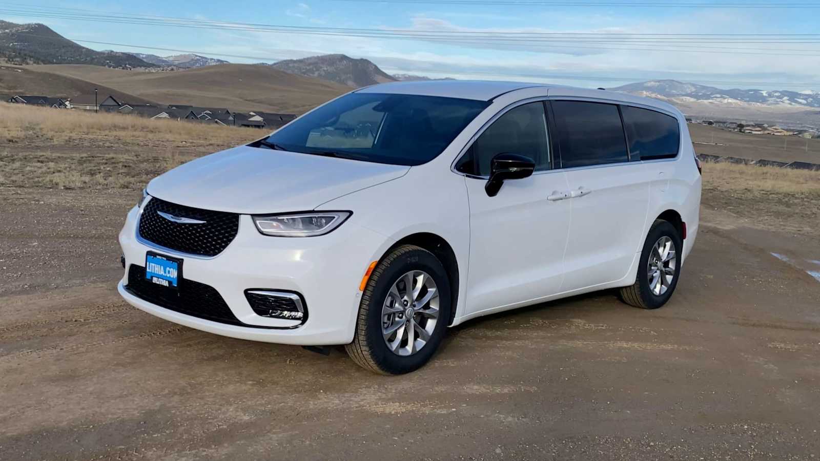 Thumbnail: 2026 Chrysler Pacifica - 4