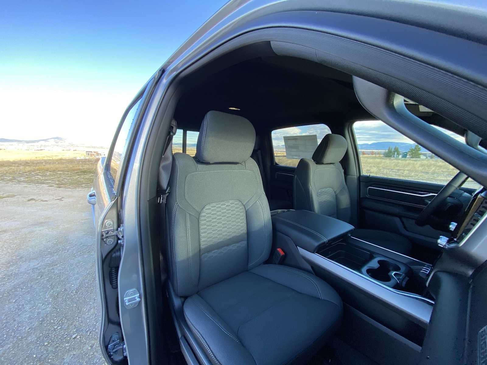 Thumbnail: 2026 RAM 1500 - 17