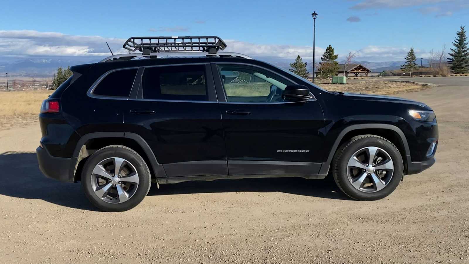 Thumbnail: 2019 Jeep Cherokee - 9