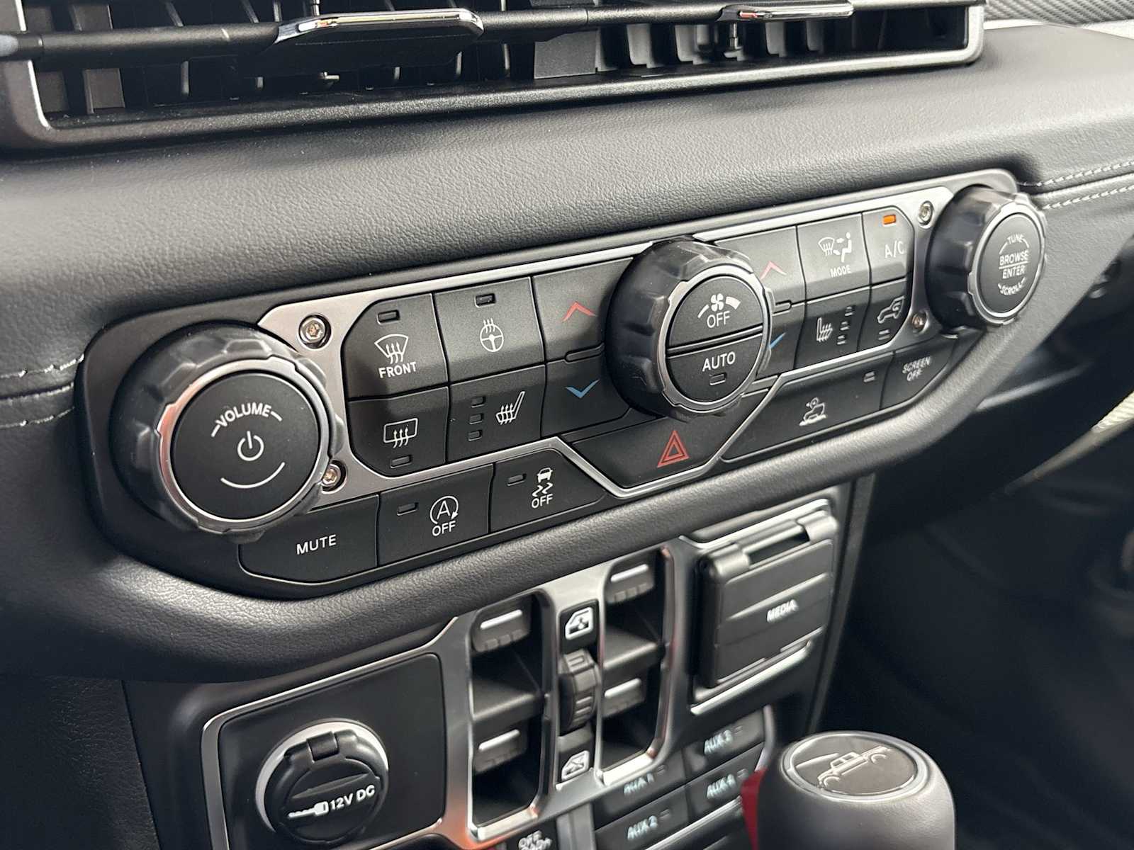 Thumbnail: 2026 Jeep Gladiator - 24
