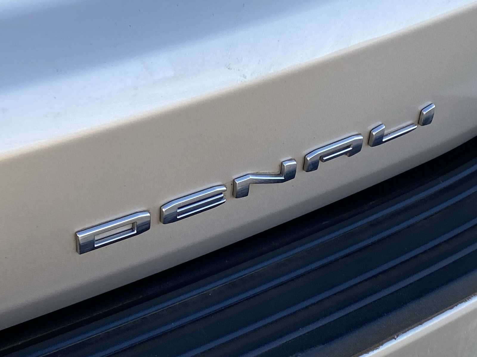 Thumbnail: 2023 GMC Yukon - 18