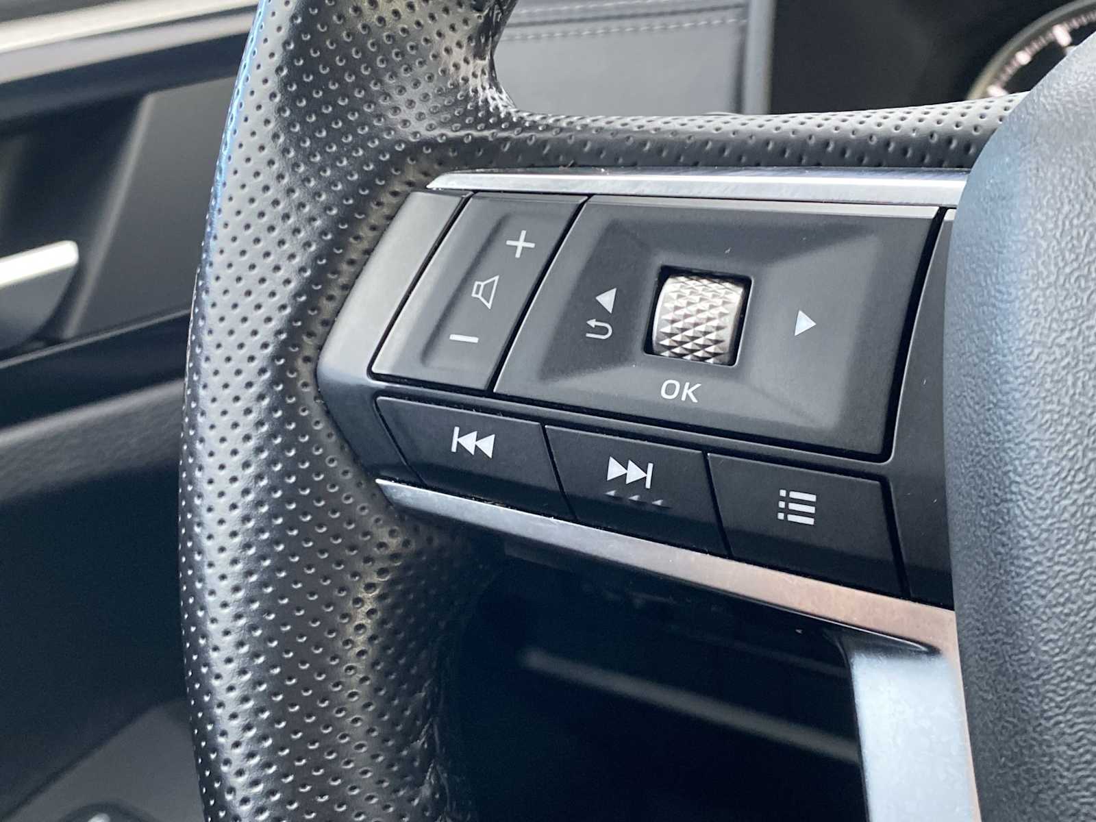 Thumbnail: 2024 Mitsubishi Outlander - 25