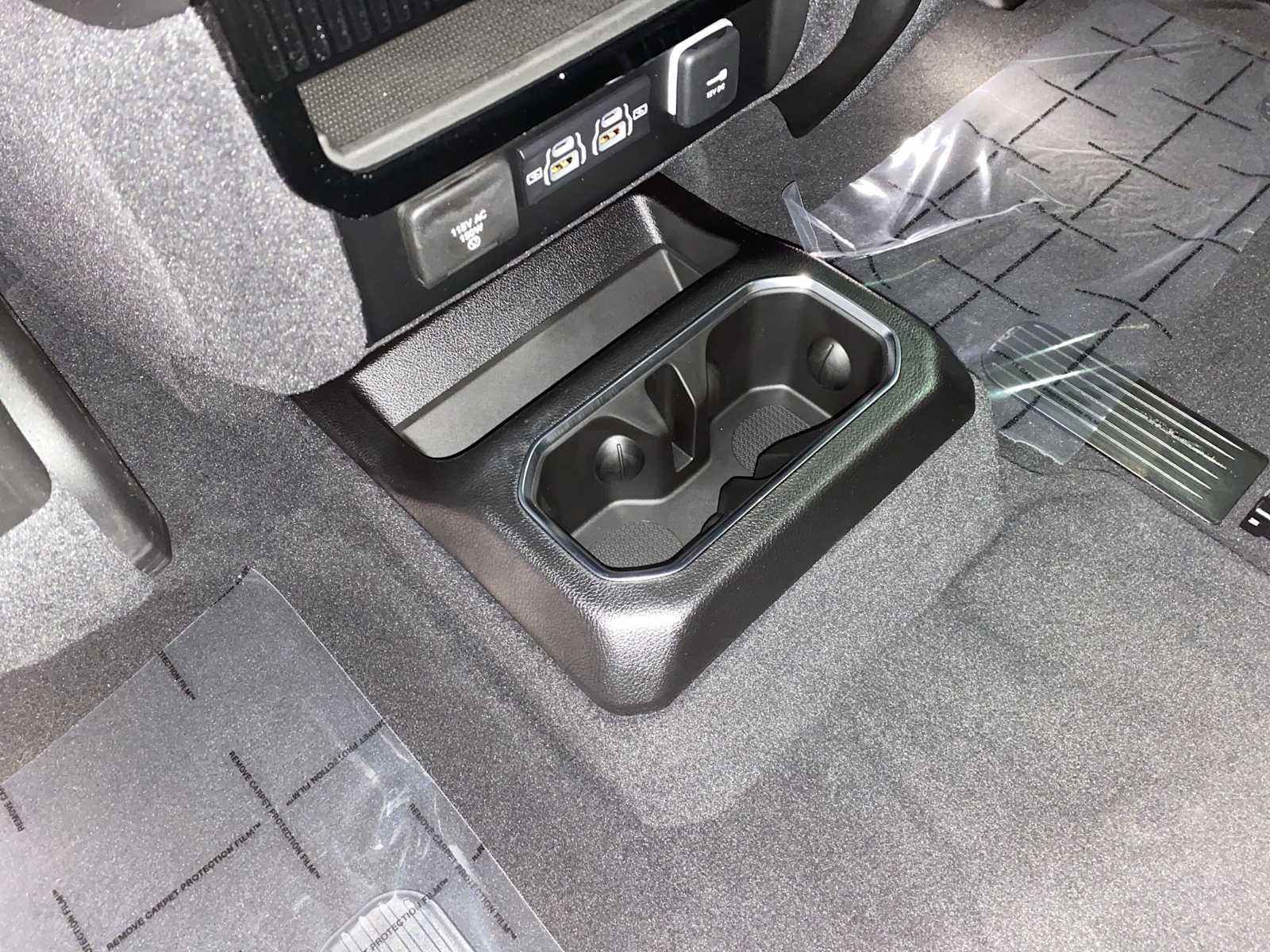 Thumbnail: 2026 Jeep Grand Wagoneer - 27