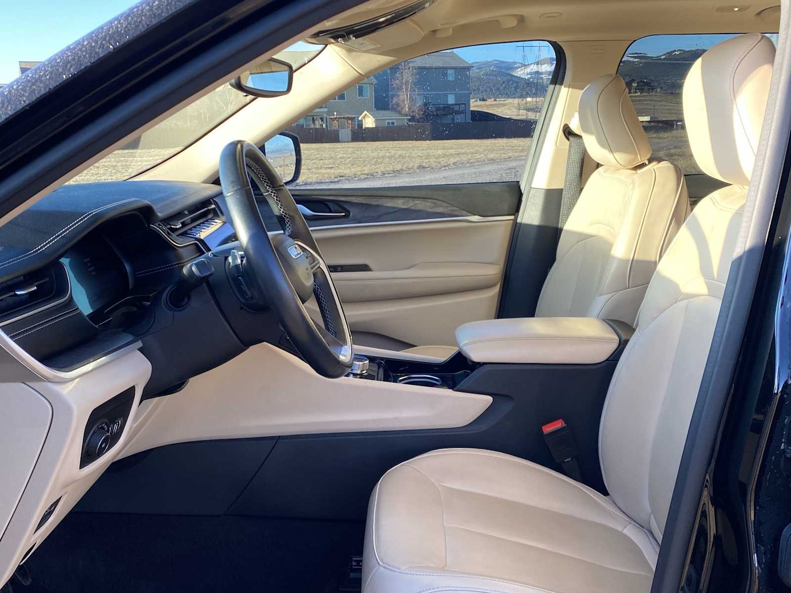 Thumbnail: 2022 Jeep Grand Cherokee - 16