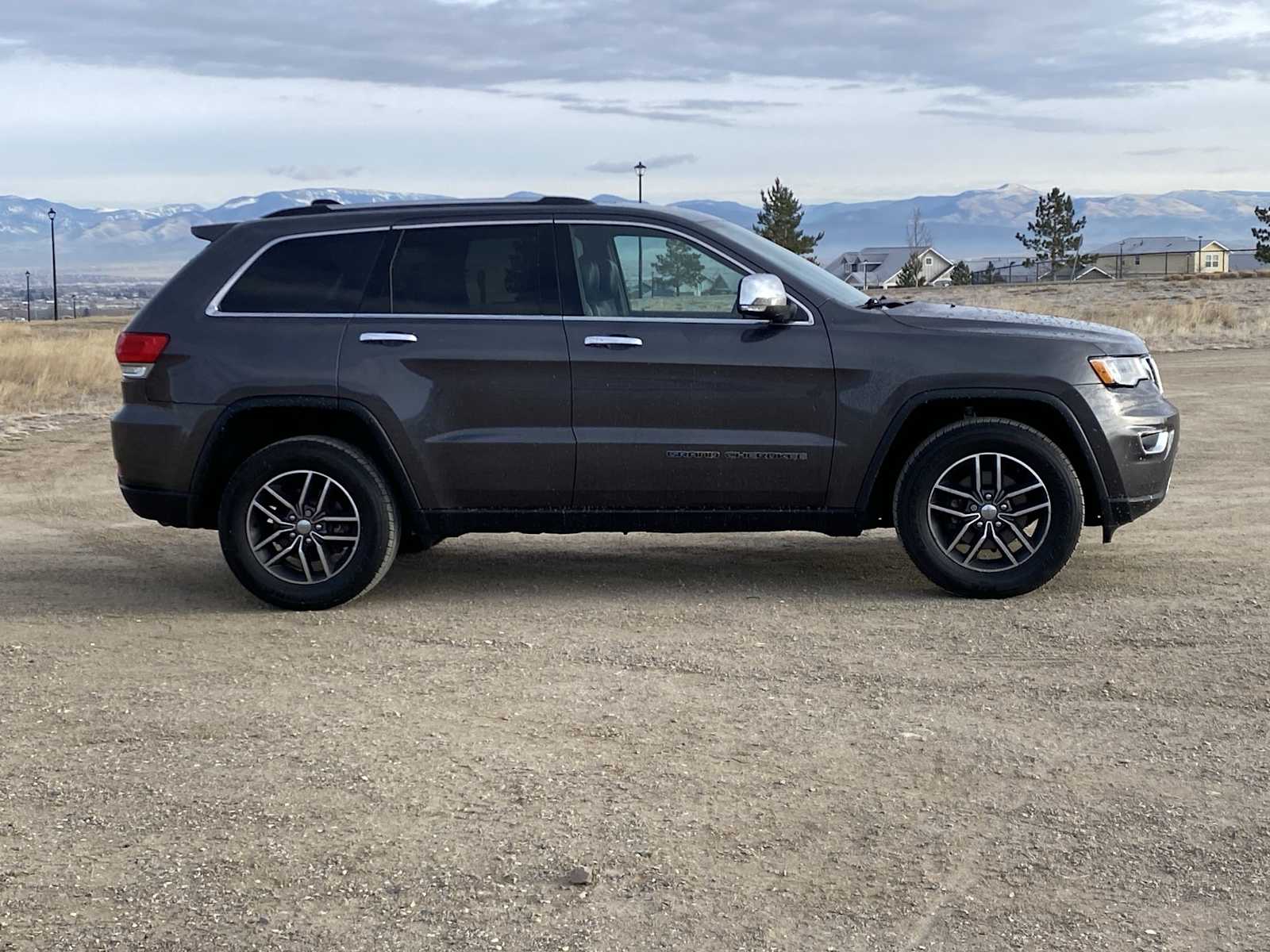 Thumbnail: 2017 Jeep Grand Cherokee - 21