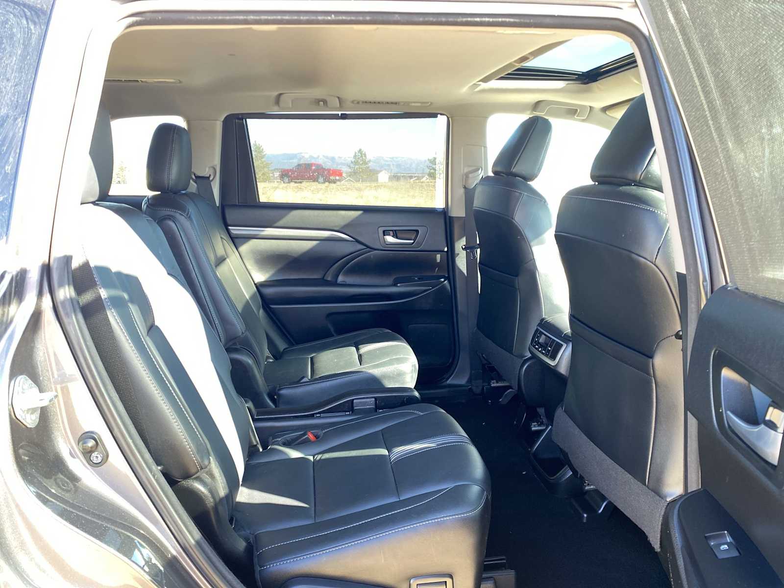 Thumbnail: 2018 Toyota Highlander - 36