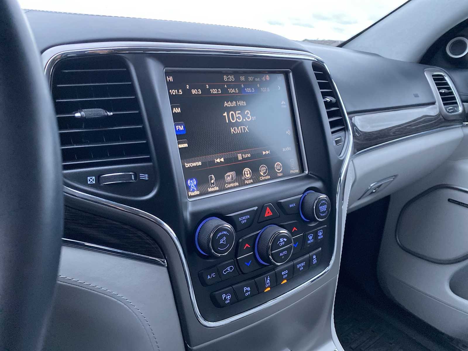 Thumbnail: 2017 Jeep Grand Cherokee - 19