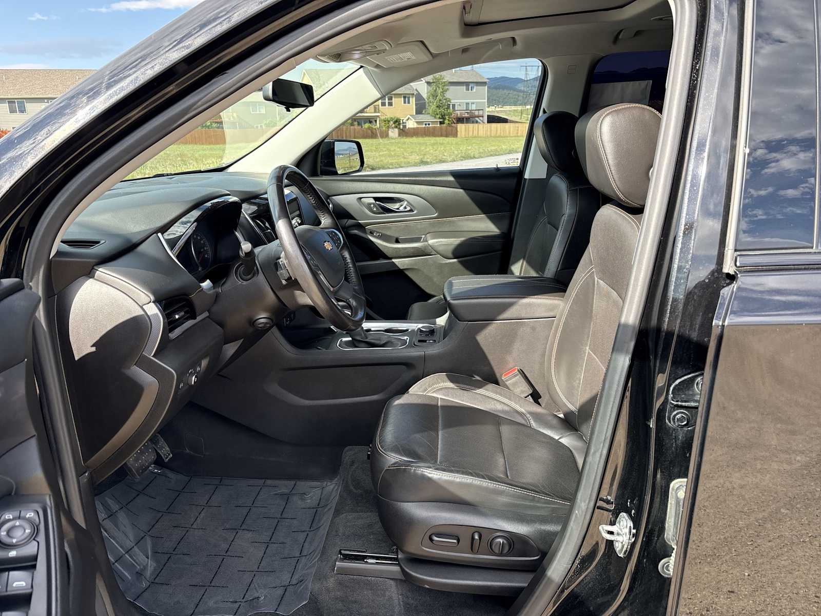 Thumbnail: 2021 Chevrolet Traverse - 16