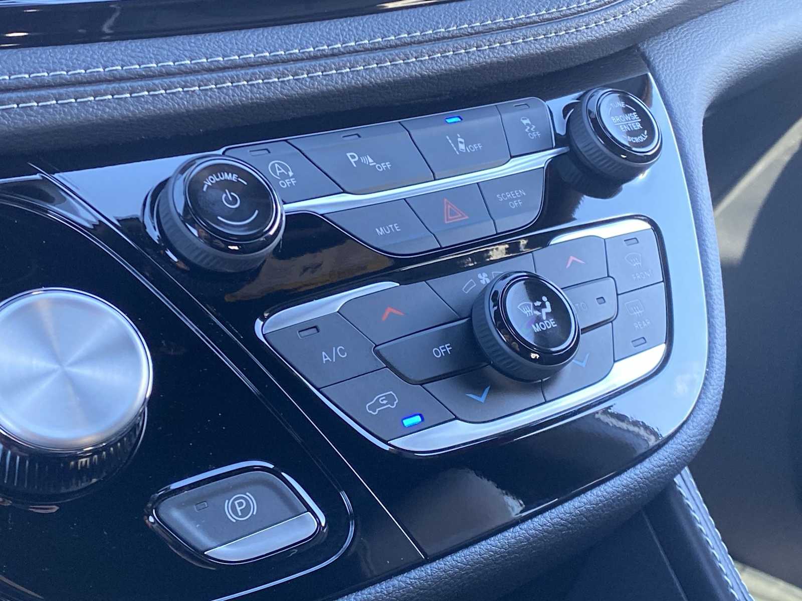 Thumbnail: 2026 Chrysler Pacifica - 24