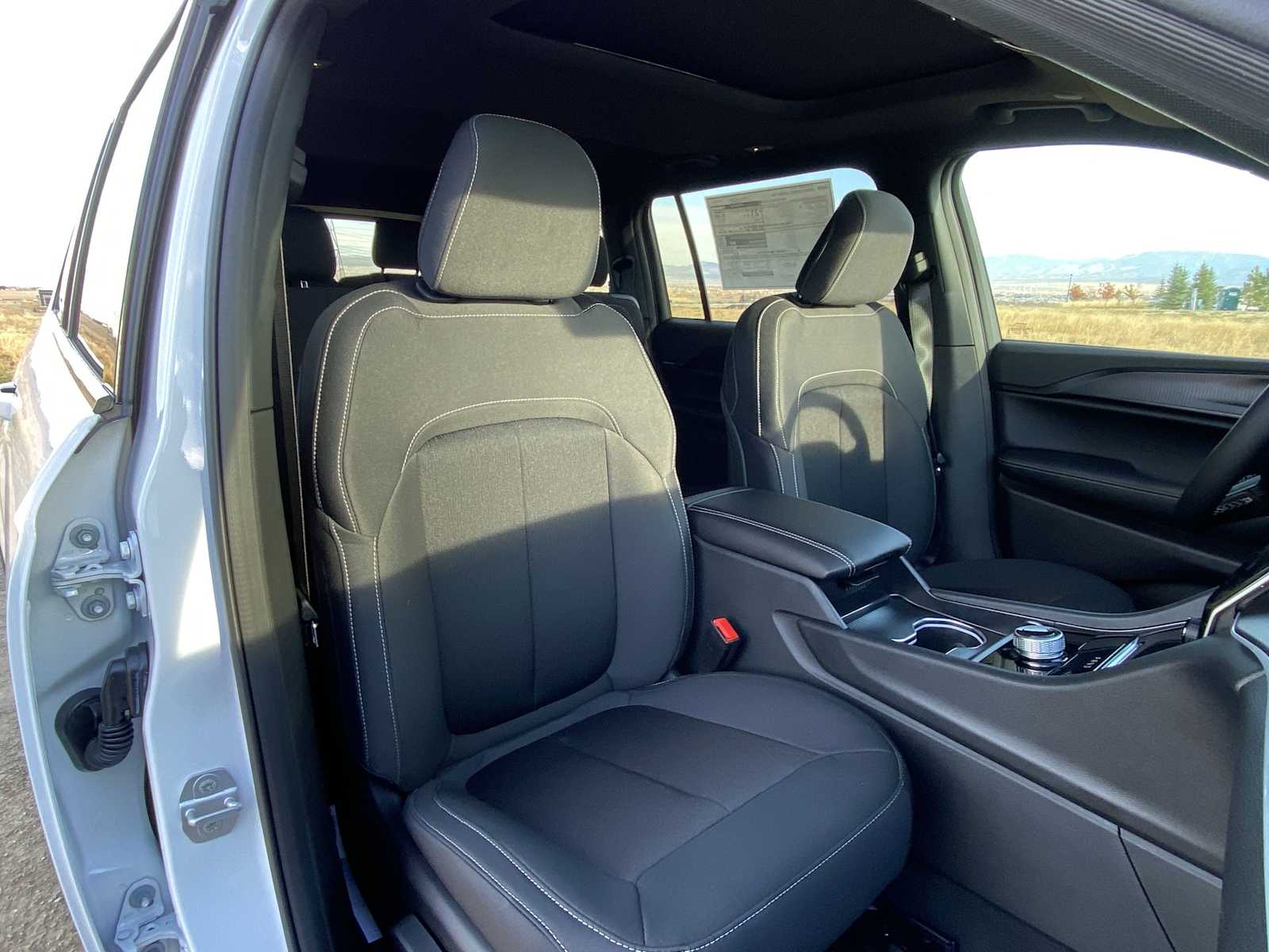 Thumbnail: 2025 Jeep Grand Cherokee - 17