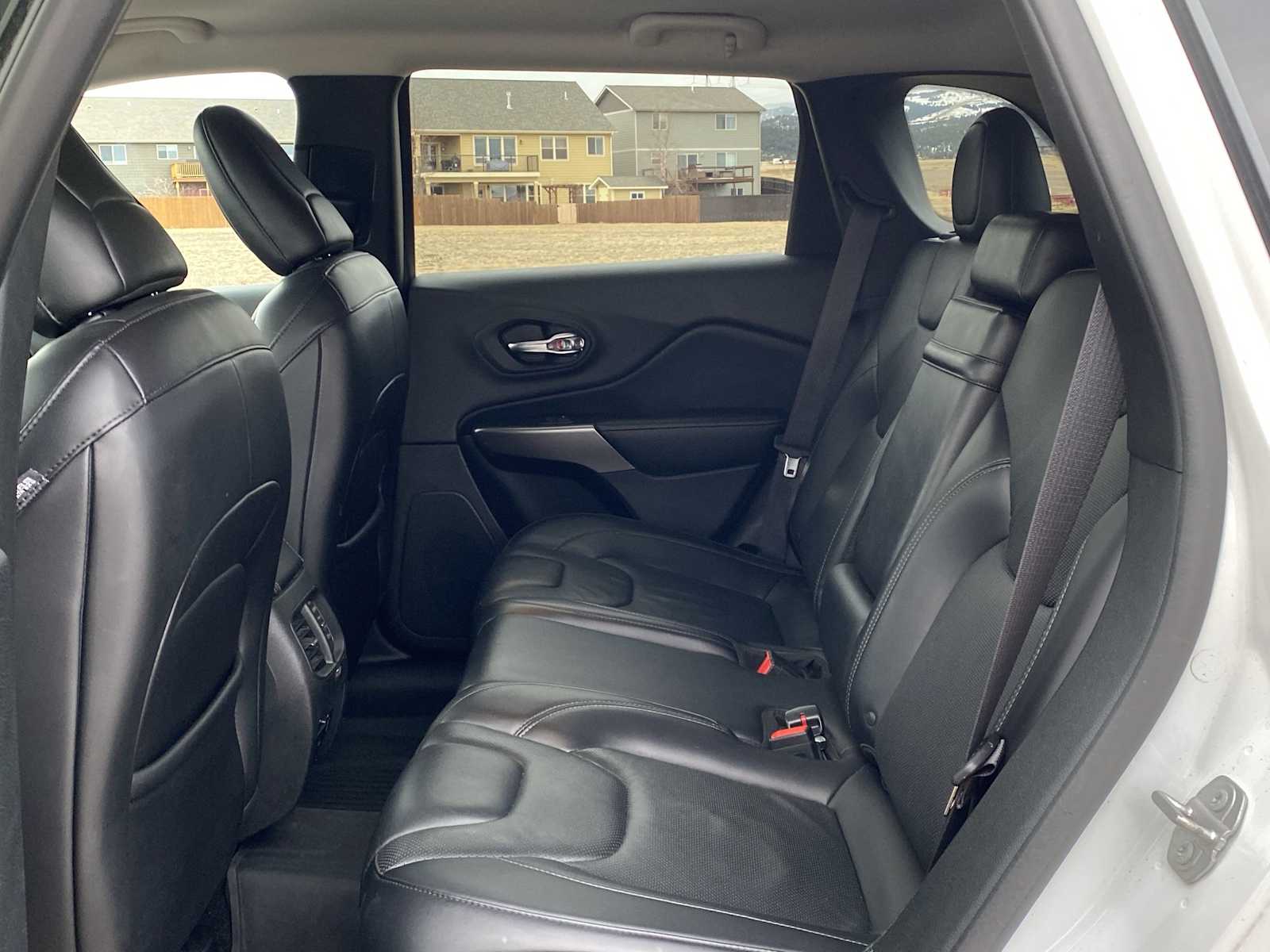 Thumbnail: 2019 Jeep Cherokee - 35