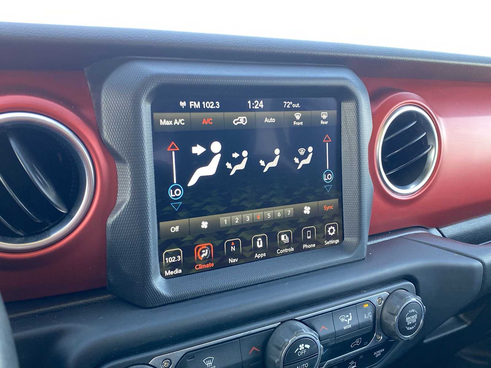 Thumbnail: 2022 Jeep Wrangler - 24