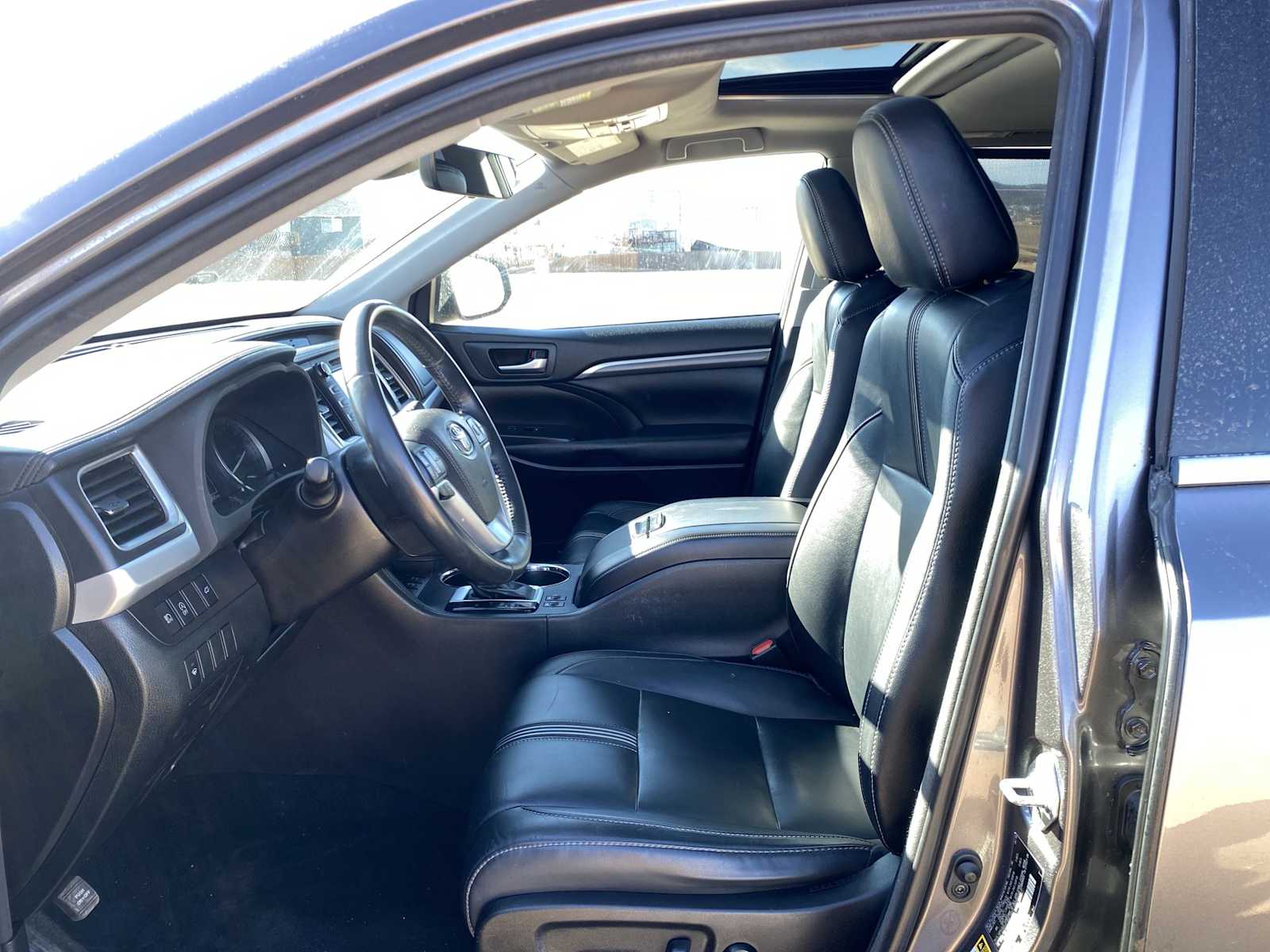 Thumbnail: 2018 Toyota Highlander - 17